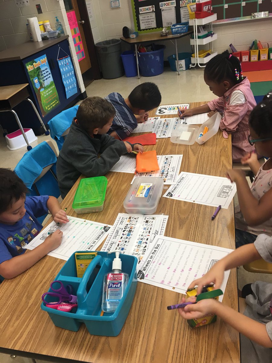 emily_m_smith_'s tweet image. We’ve been reading “Wheels on the Bus” every morning as part of our Morning Routine. This morning the students went hunting for some sight words and found “the” and “go” in the poem. @LakeSenecaES  #lses #kindergarten #poetry #wordwork