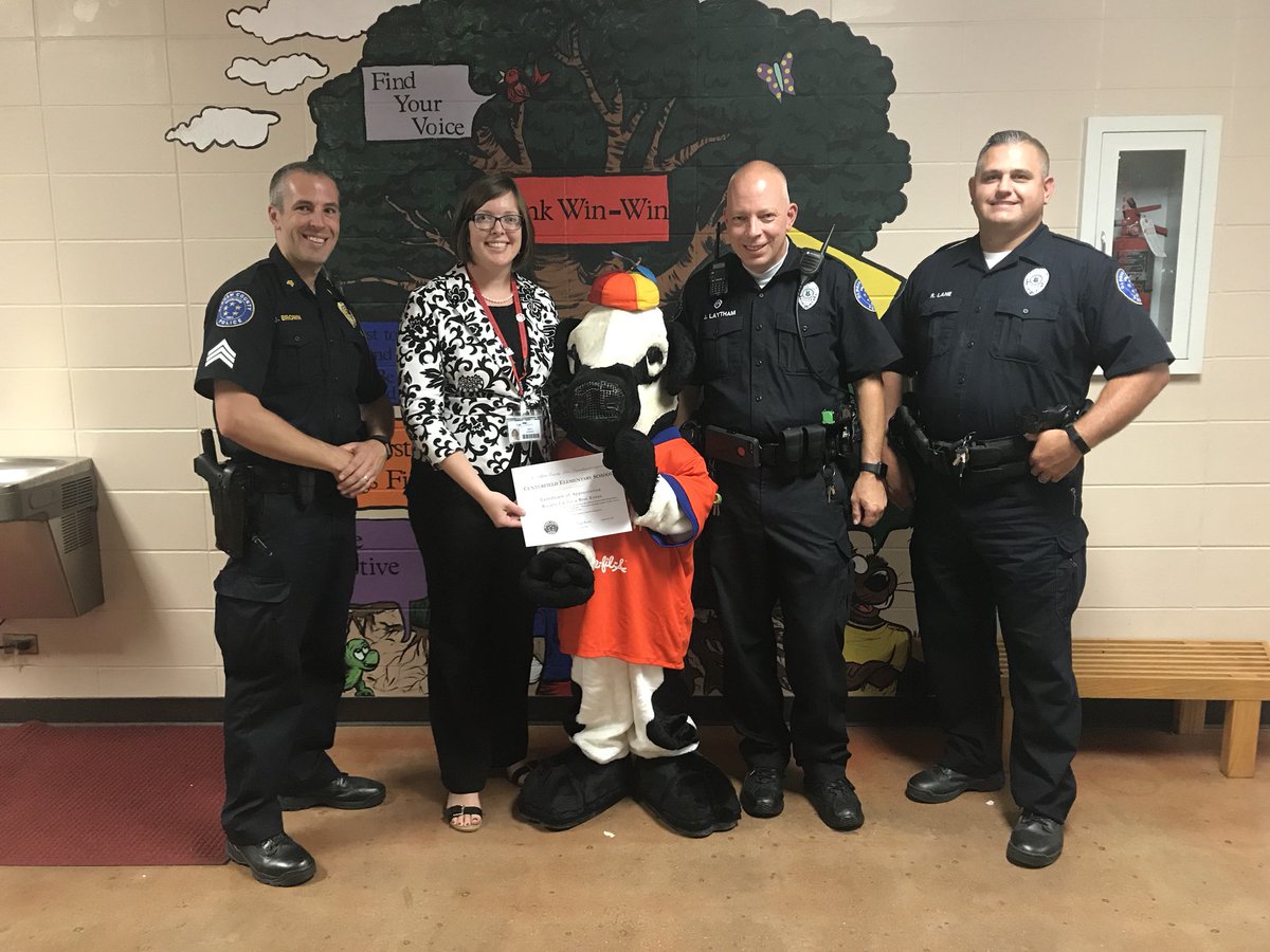 CEWildcats's tweet photo. CE students were rewarded by Oldham County Police and Chick-fil-A for wearing their seatbelts!  #safetyfirst #centerfieldwildcats #buckleupforabite #partnerships #teamoldham #centerfieldselfie https://t.co/XziXlQPG28