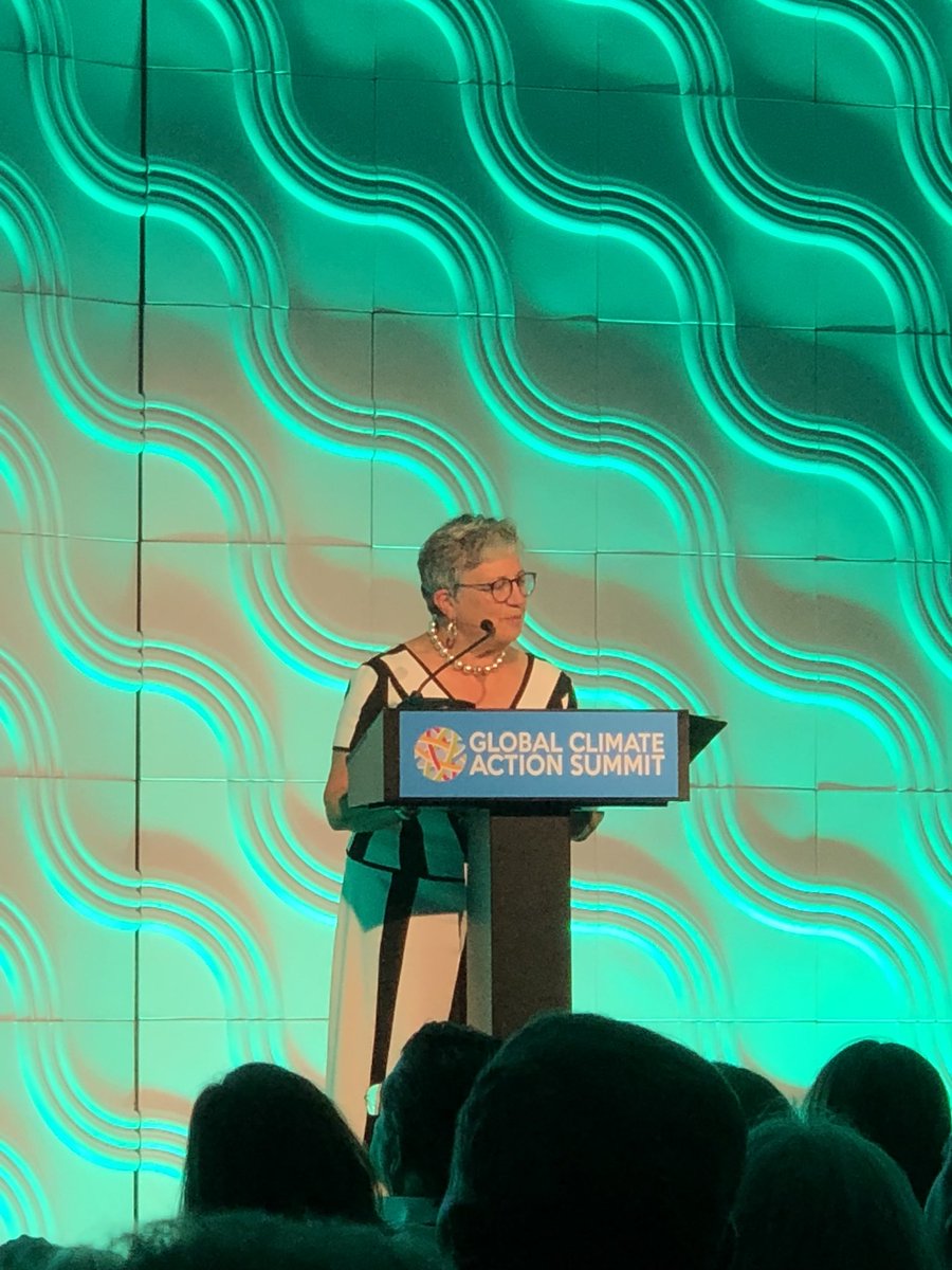 LetsVeloz's tweet photo. The green queen CARB Chair & Veloz policy board member @MaryNicholsCA opens The Zero Emissions Transportation Revolution Session @GCAS2018. She says “20% of people polled want electric for their next car.” ⚡️🚗🚌🚢⚡️#ElectricForAll Let’s do more! 💪🏻 https://t.co/Kqu0FsaJIS