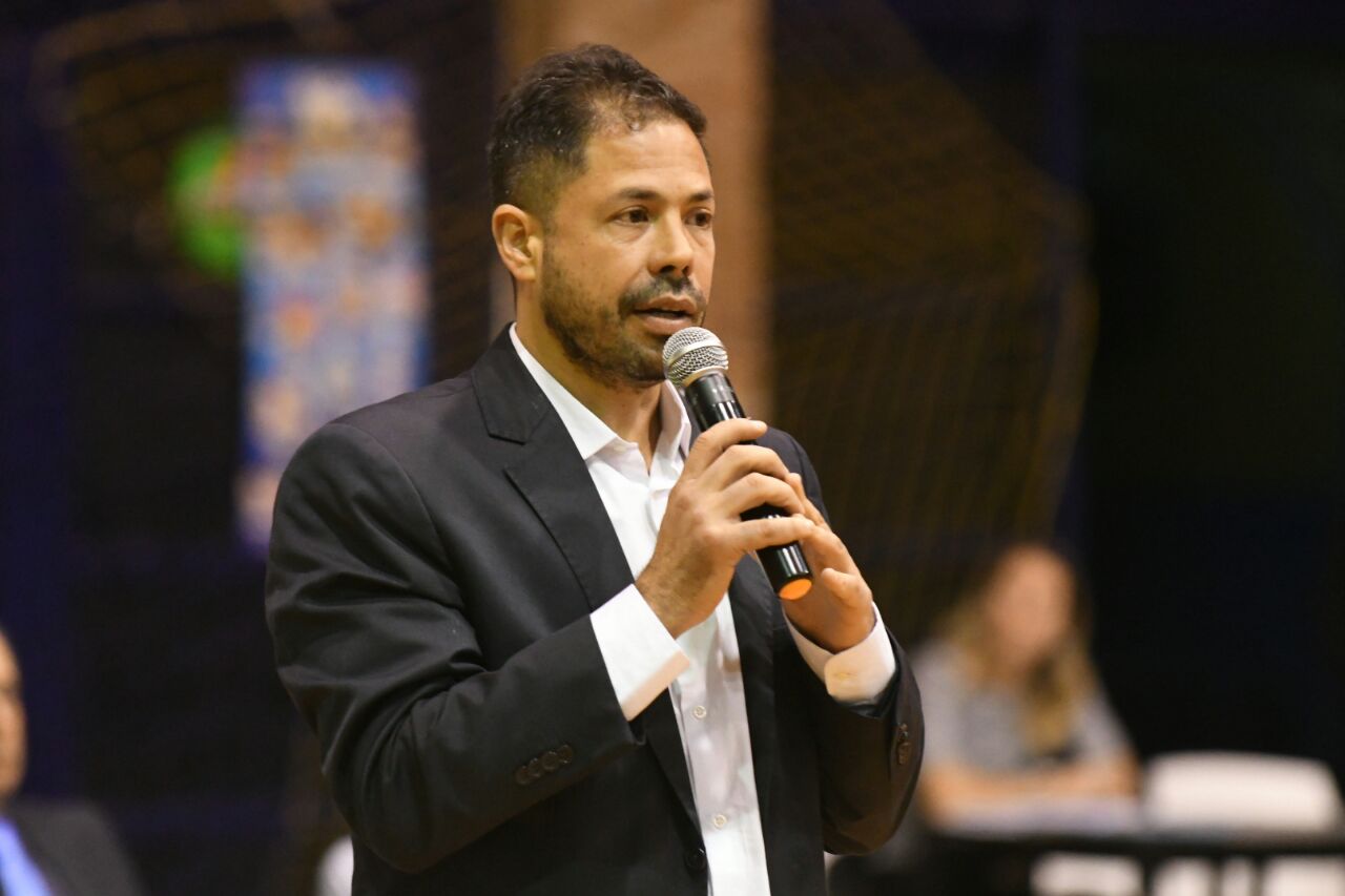 Rosario Central on Twitter: "#AsambleaCanalla | El Secretario General del Club, Rodolfo Di Pollina, analiza los ejes de la gestión.… "