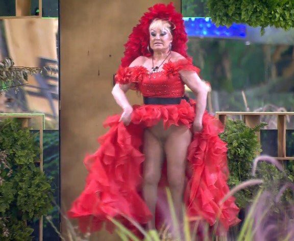 LasPakis's tweet photo. Tengo calocha, calor en la 
#ghvipgala1 https://t.co/kftxzszHnu