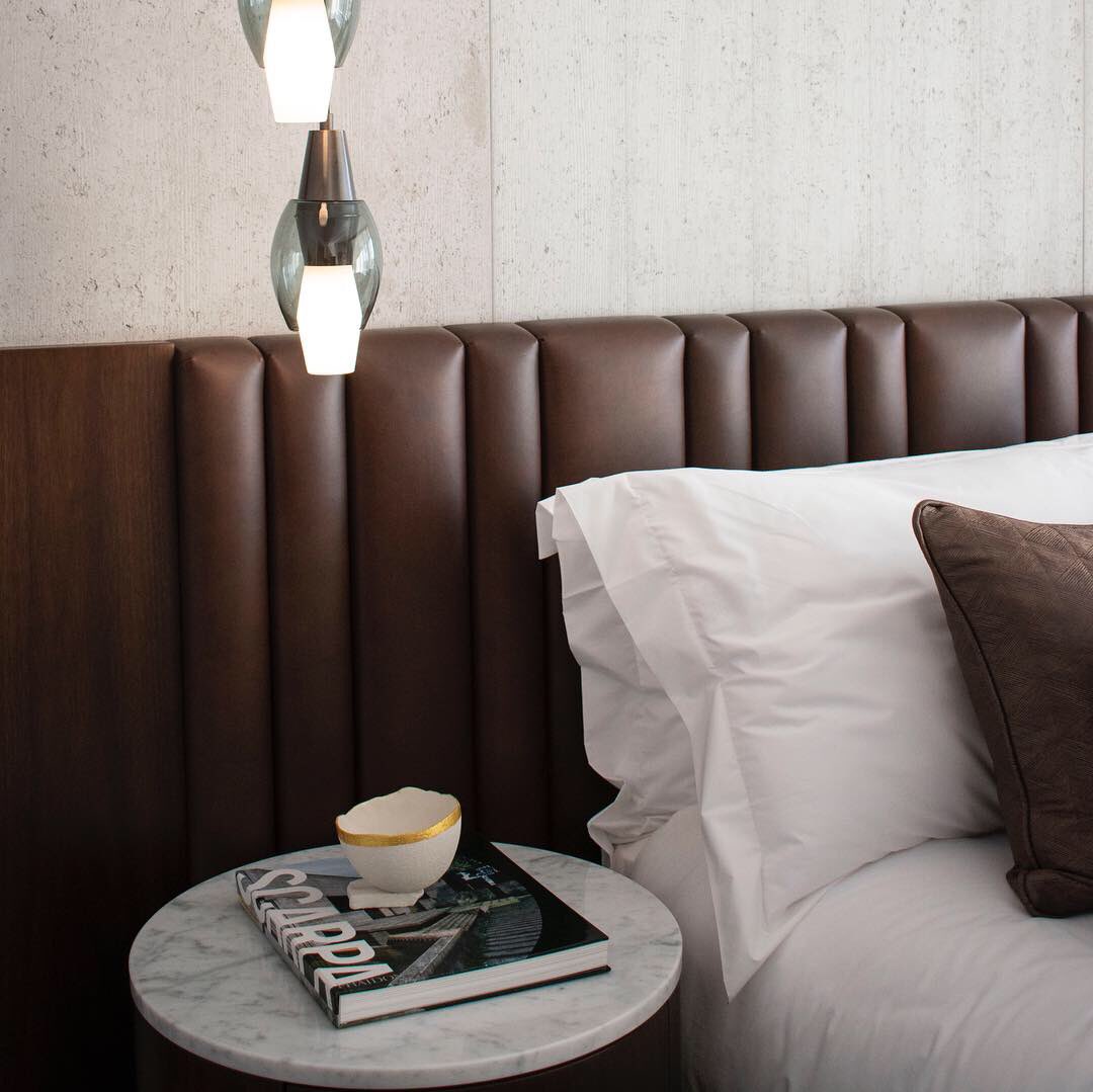 MartynWhiteLDN's tweet photo. I had the great pleasure of spending most of the day at @CanaryWharfGrp to discover their exciting new developments going on at Wood Wharf. I had to share the gorgeous designs of one of their apartments.
#canarywharf #woodwharf #bedroom #decor #interiordesign #interiordecor https://t.co/64W80YOthE
