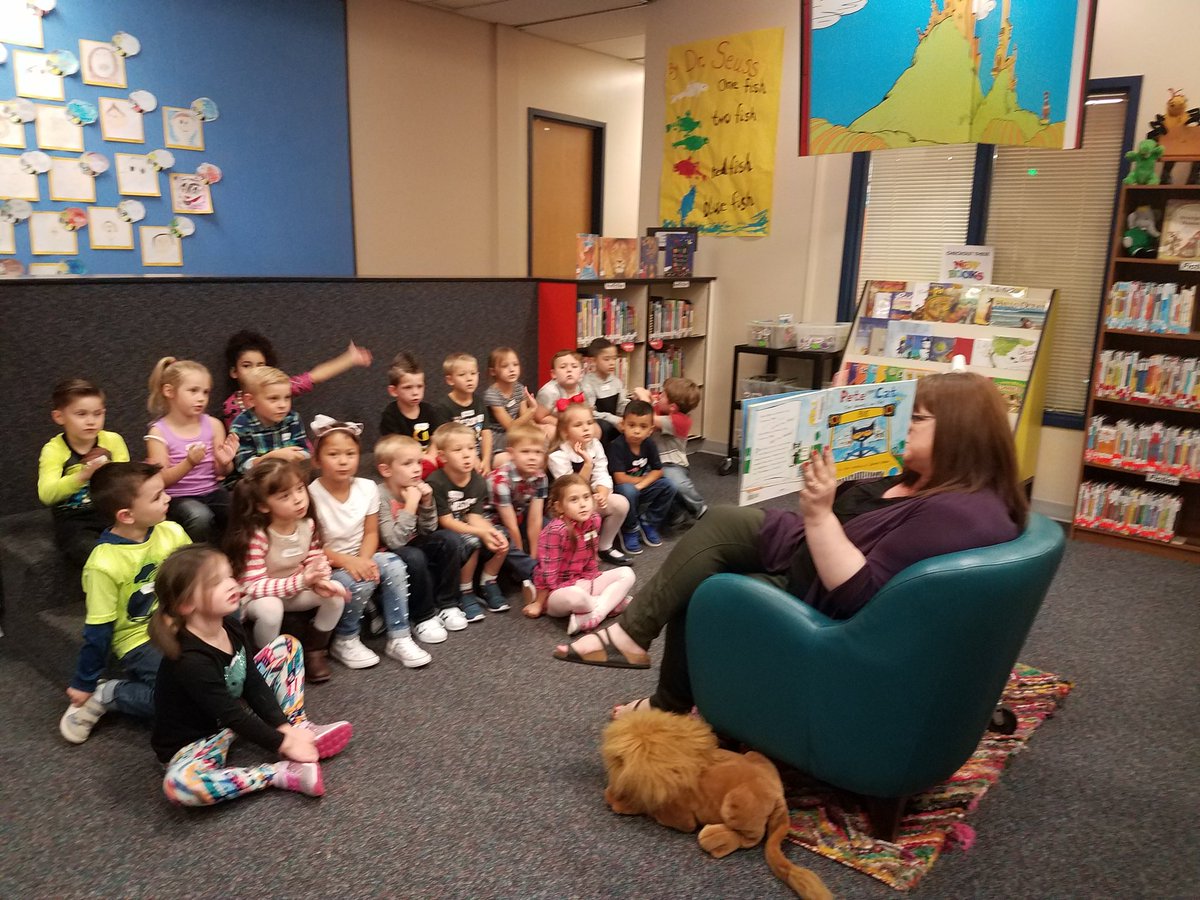 Me: Are you having a good kindergarten day?
Kindergartner: "Oh baby!"
It must be a good day! #heahawkpride #lovekindergarten