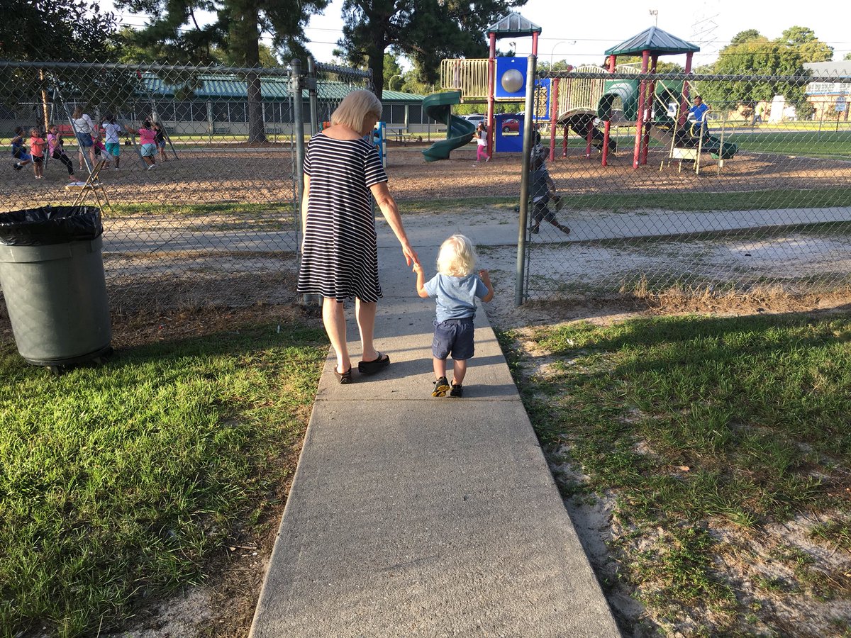 EufaulaPrimary's tweet photo. Family Nights are the best! Tonight weβre welcoming kindergarten parents. Love this pic of a #FutureEPSkindergartener and a sweet teacher doing childcare duty so our parents can pay attention in their sessions! We are proud of our #SuperheroParents showing they care about school! https://t.co/jgbfwxh1uE