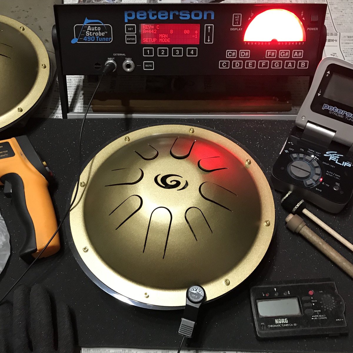 GANKDRUM's tweet photo. おはようございます。
早起きして今日は調整作業。
無事に完了しました!
お〜け〜 👌
#ガンクドラム #GANK2mini #healing #perterson #癒し #倍音 #波紋音 #クリスタルボウル #スピリチュアル #spiritual #solfeggio https://t.co/Dg4jctY8p4