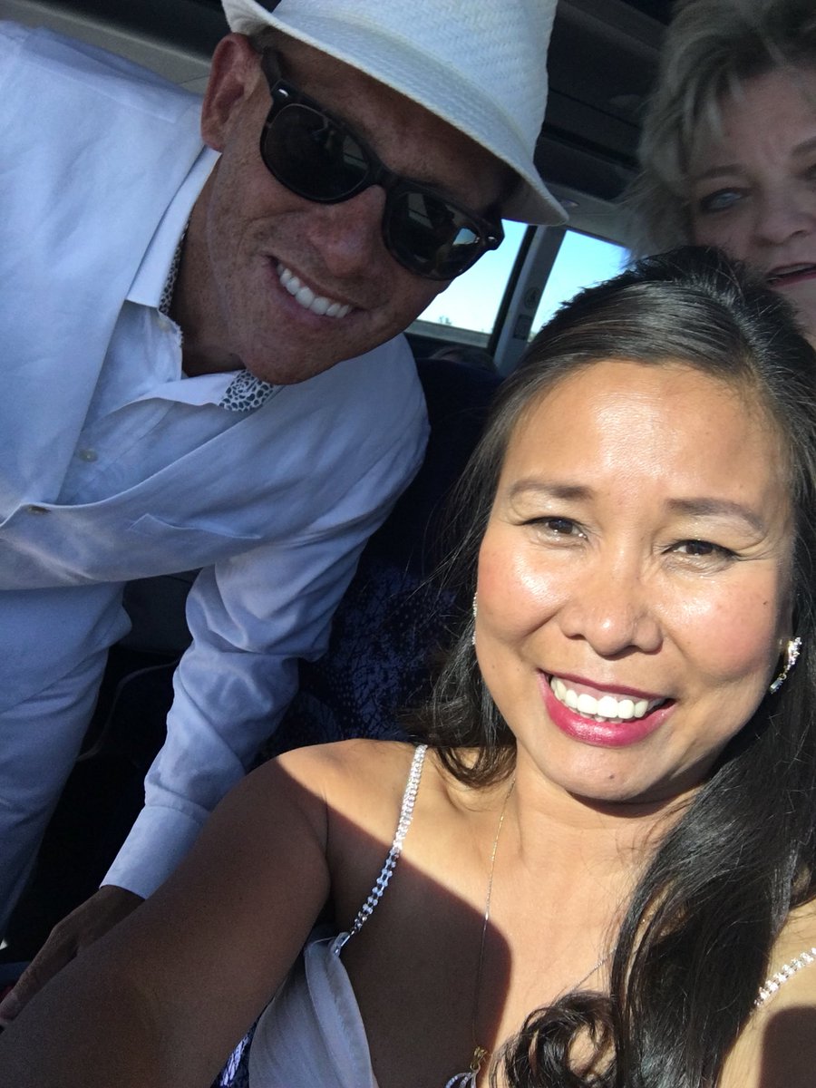Brian_Colon's tweet photo. Let’s do this! @DinerEnBlancABQ is looking strong this year! Any guesses on the destination for dinner? #deb2018 https://t.co/lvl1cx2qpc