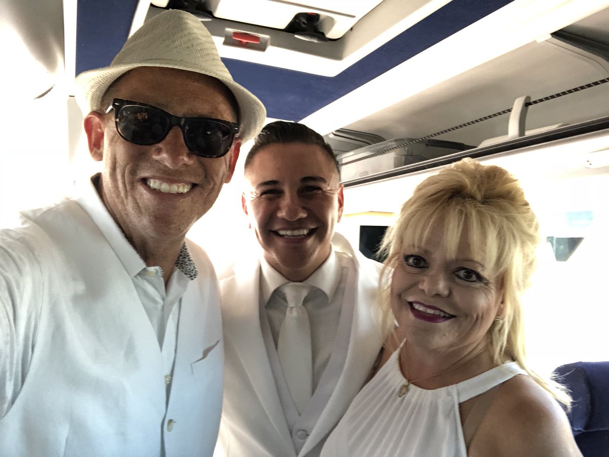 Brian_Colon's tweet photo. Let’s do this! @DinerEnBlancABQ is looking strong this year! Any guesses on the destination for dinner? #deb2018 https://t.co/lvl1cx2qpc