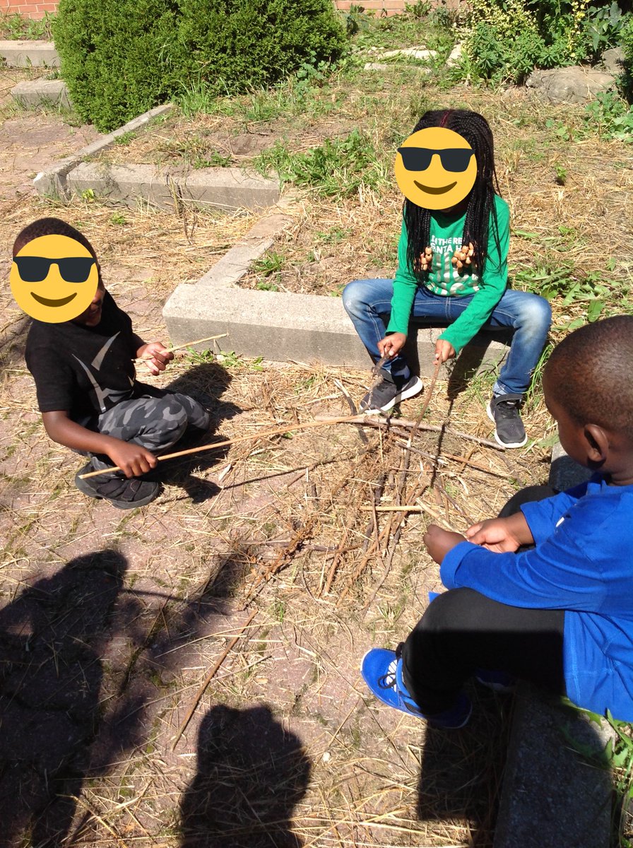 _msvp's tweet photo. Starting our year with some incredible mindful moments outside, using our eyes, noses, ears and touch to explore what’s in our courtyard. https://t.co/xs01W0v3en