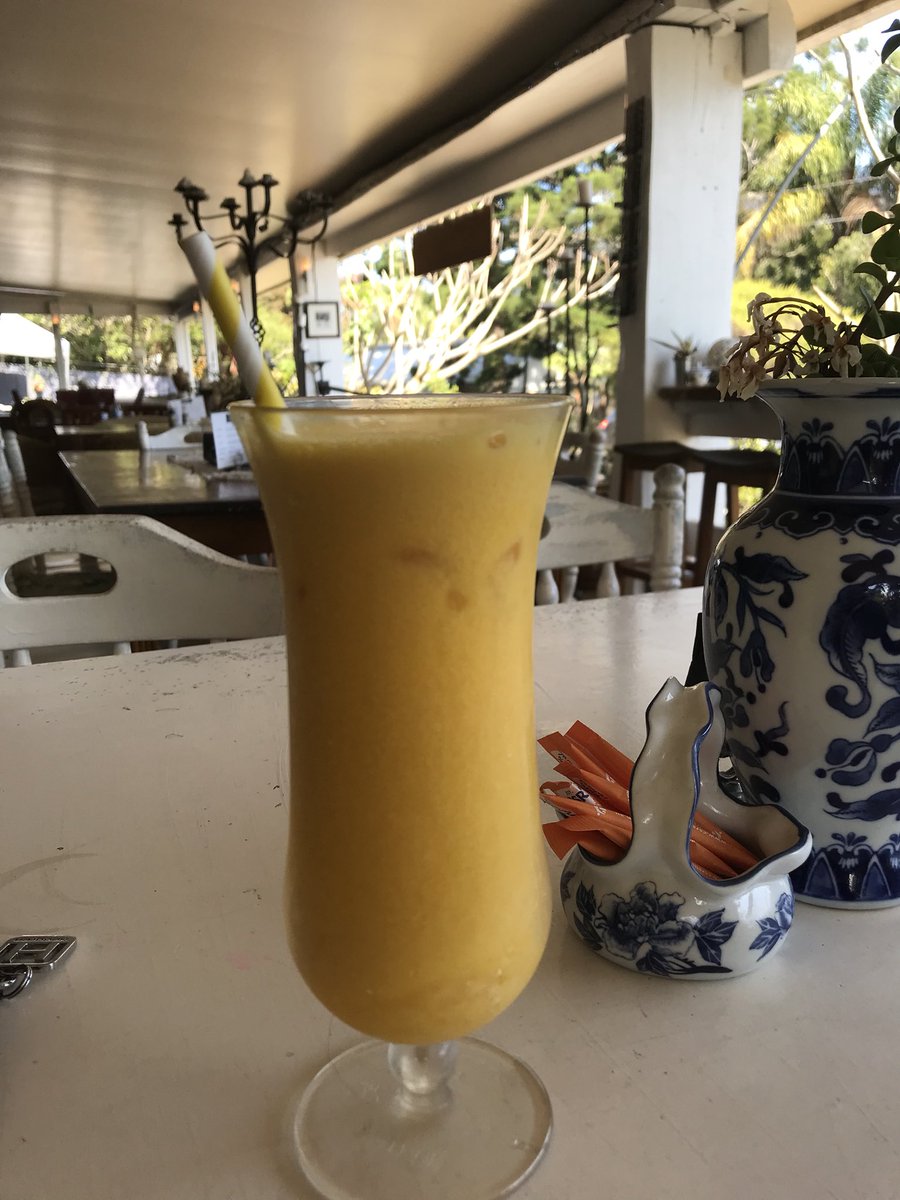 Head cold and flu hitched aboard my holiday train. Still an orange and ginger juice at the lovely Uki Cafe and a vege breakfast can’t hurt. #skiesareblue #givingin #spaceisspace