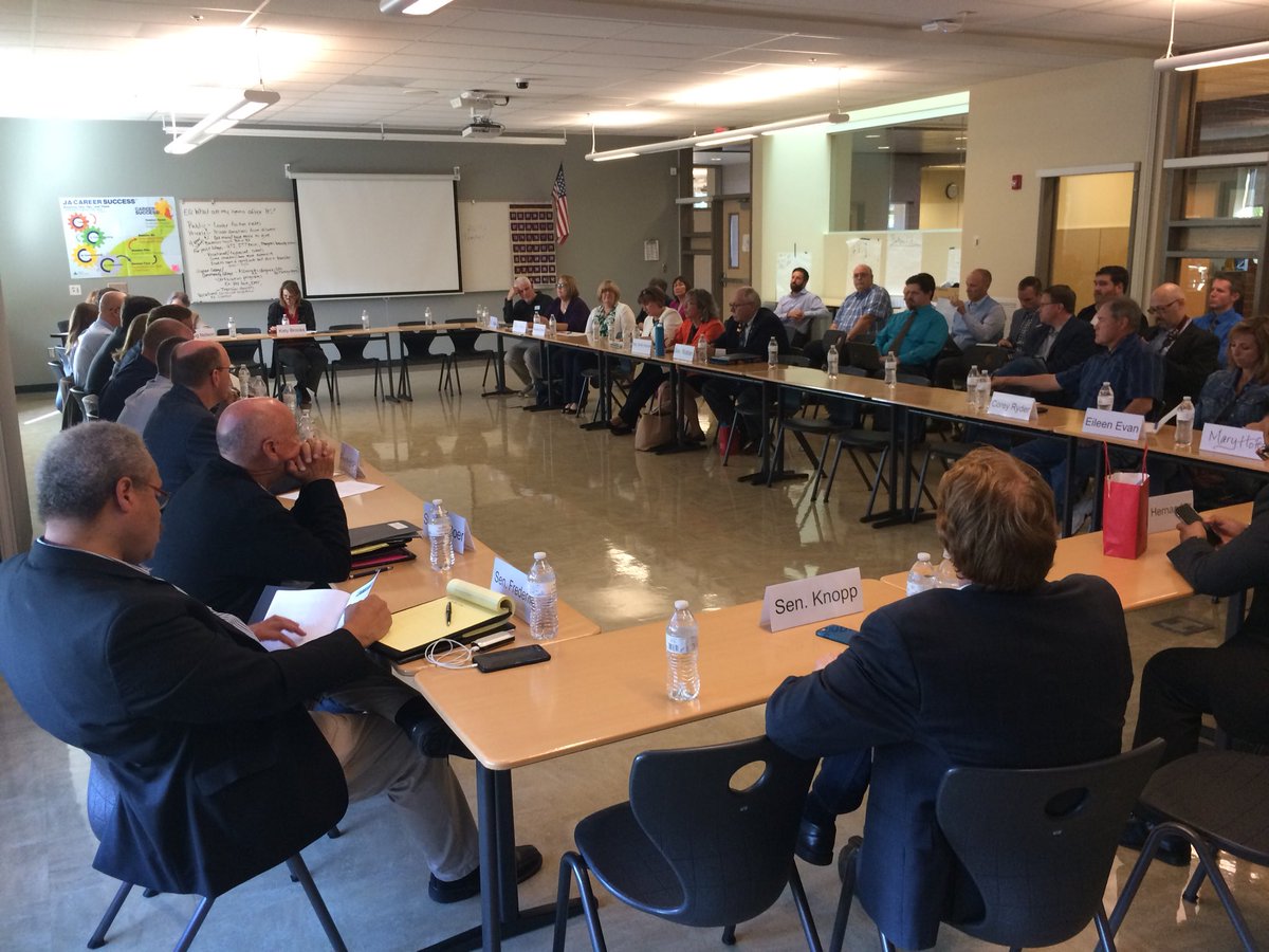 OregonSuccess's tweet image. Meeting with education leaders in Central Oregon at Ridgeview High School in Redmond