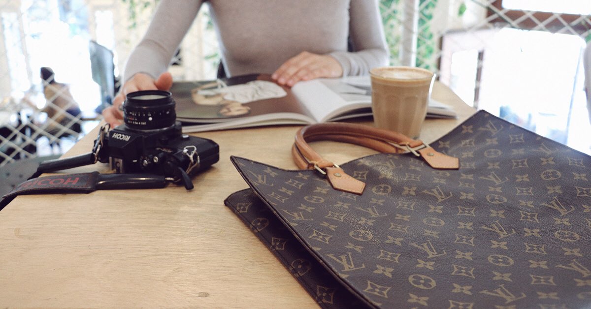 LXRCO's tweet photo. Our well-travelled editor just dropped her hottest picks of Louis Vuitton Travel Totes and Trunks. Shop the collection: https://t.co/Nb9KW4qWtN #traveltote #vintageluxury #lxrco #designerhandbags https://t.co/Rdt3h0RG5x