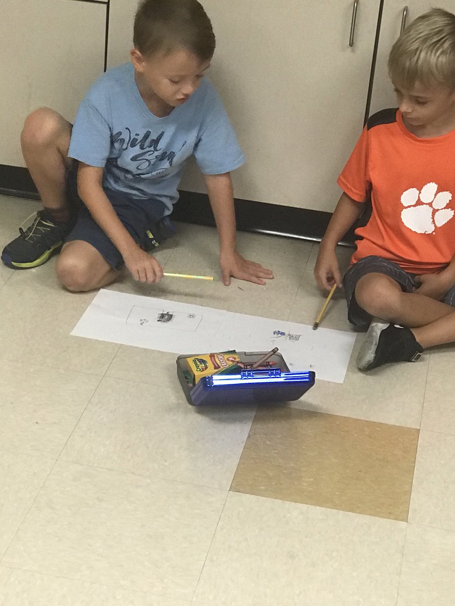 MrsKnightKTES's tweet photo. Learning an extra “c” today - compromise! Loved how my peeps worked together to decide on the best design to create a doghouse for Gloria that can protect her from a storm! Looking forward to building them next week! #panthersengaged #officerbuckleandgloria https://t.co/kcbyNVcTwZ