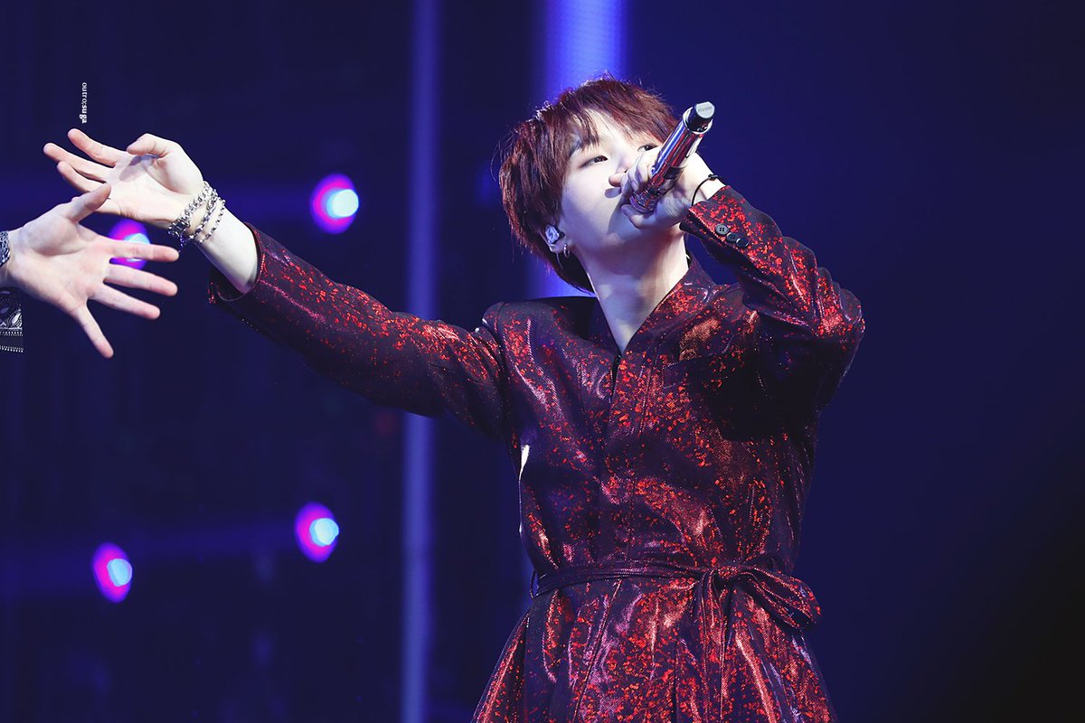 Шуга 2023. Шуга бтс 2023. Юнги бтс 2023. Тэхен бтс 2023. Концерт юнги лос-анджелес соло 1 day.