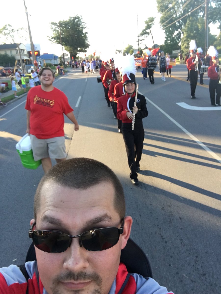 SHSRedHawkBand's tweet photo. #GaslightParade #GaslightFestival #jtownchamber @SenecaPrincipal @RedHawkWay @Seneca_High @MrsDixonAP @brigante24 https://t.co/K5RP0GGVEl