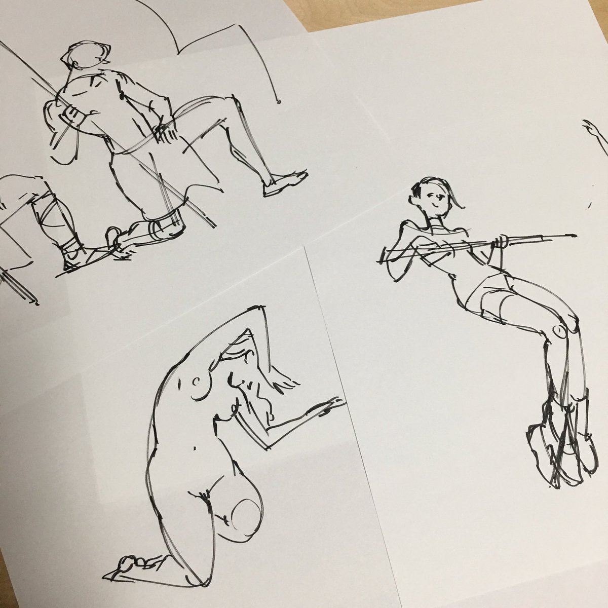外スケッチしつつ、誇張についてあれこれ考えてスケッチしつつ。
もっと大胆にしたいような、今のスタイルから外れたいような気がするけど、どう外れたいのかな?ともがき中。
欲求が生まれるのはチャンスだけど、闇雲に動くと迷子になるので気をつけねば 