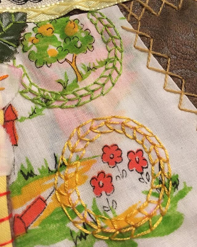 j_wurzbach's tweet photo. Thinking small on my Yellow/Orange #Crazyquilt.
#quiltsquare #crazypatchwork #scraps #upcycledfabric #improvpiecing #improvpatchwork #improvembroidery #improvquilt #freeembroidery #victorianinspired https://t.co/WdtXxIXBs6 https://t.co/bLfjy1wHvX