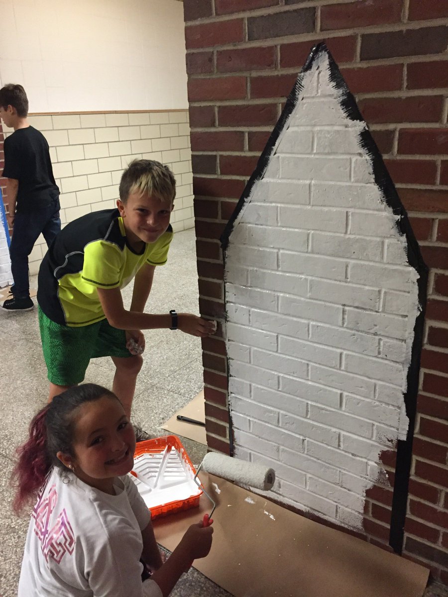 LudlowPublicSch's tweet photo. Students in Mrs. Jorge's community outreach classes were painting houses on the hallway walls today. The 10 houses represent the new adventure @VetsParkElem cross grade level houses to promote social connections &amp; active engagement. #VetsPark10housesstrong https://t.co/q575SIyiWo https://t.co/AheF2nrgt6