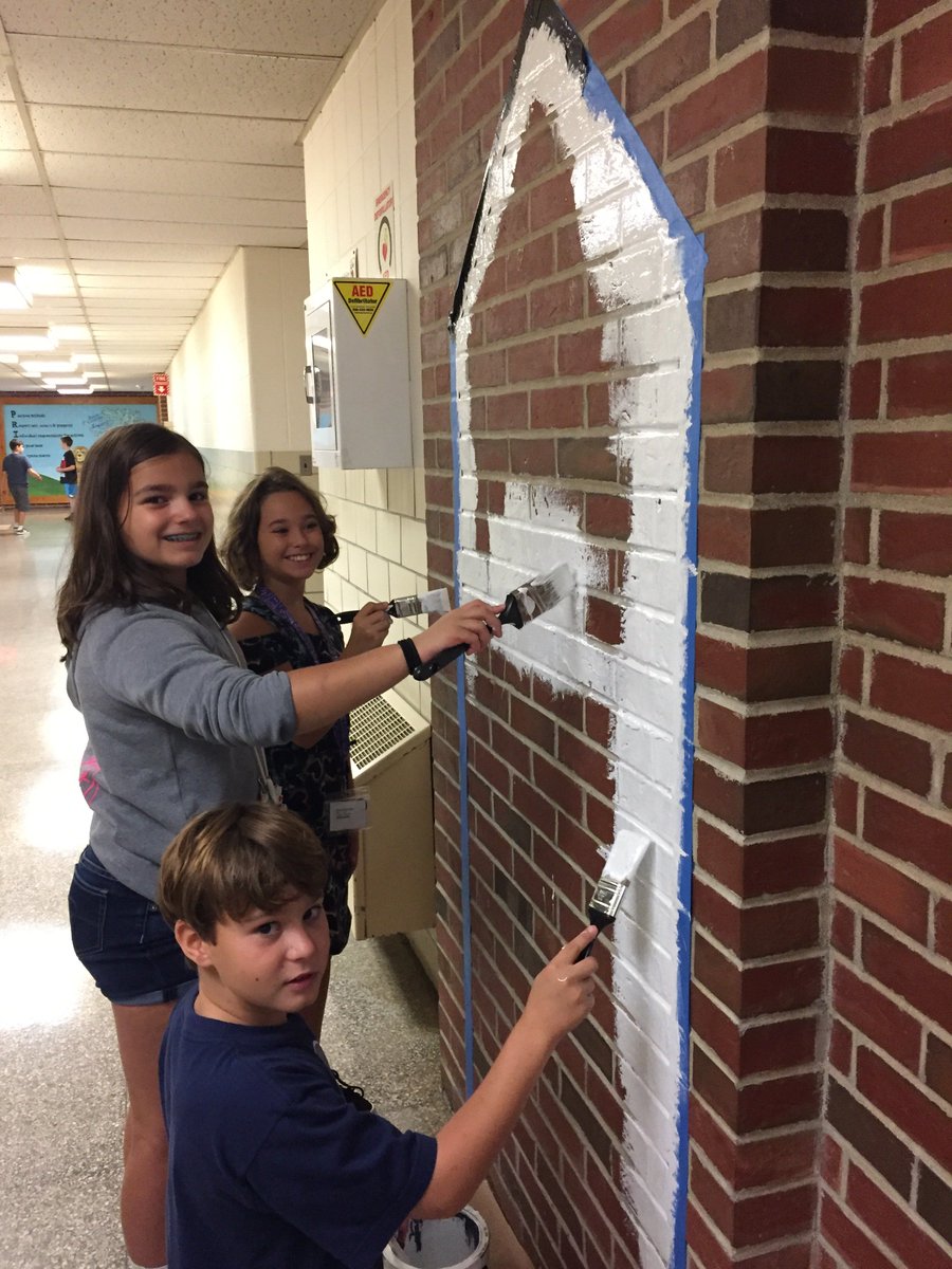 LudlowPublicSch's tweet photo. Students in Mrs. Jorge's community outreach classes were painting houses on the hallway walls today. The 10 houses represent the new adventure @VetsParkElem cross grade level houses to promote social connections &amp; active engagement. #VetsPark10housesstrong https://t.co/q575SIyiWo https://t.co/AheF2nrgt6