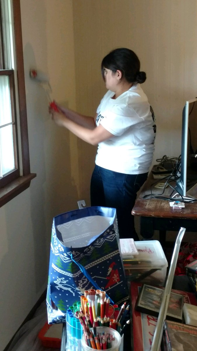 UWLickingCo's tweet photo. Great job @PNBCares on your #WeekofCaring2018! You made this home for Coalition for Housing look great! #LIVEUNITED https://t.co/6ng91i2ivw