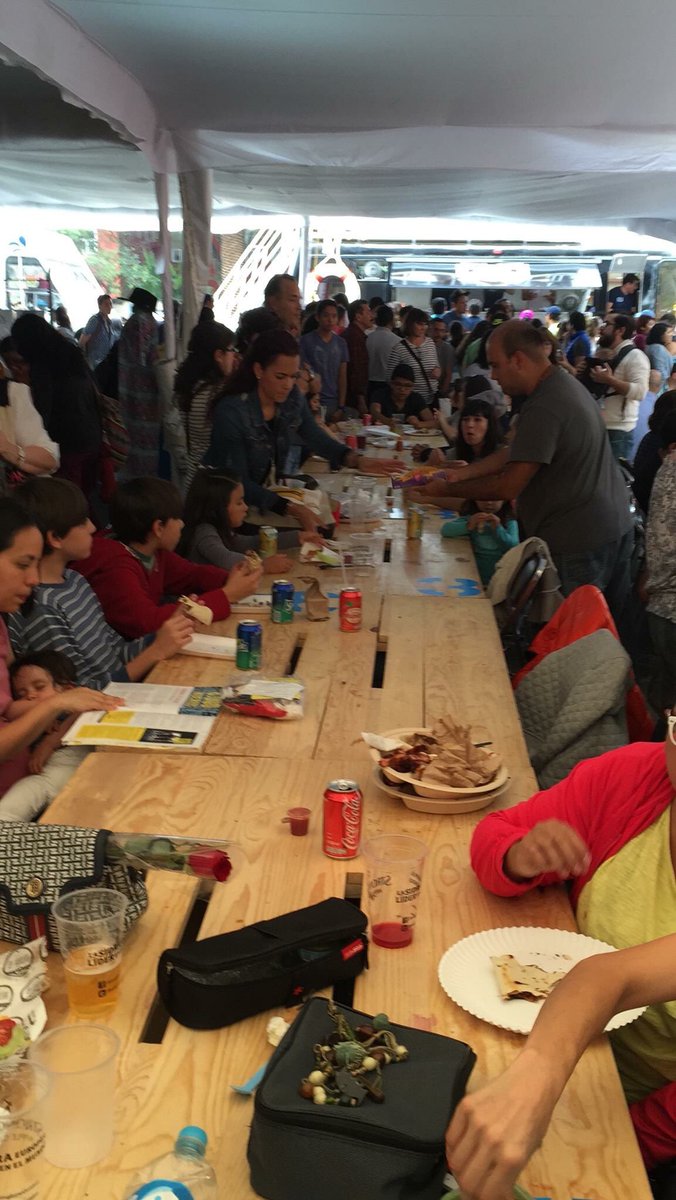 #FelizJueves a todos!! Hace 3 años, 13 de #Septiembre el original y único #FoodTrucksFest <a href="/En_laDelValle/">En la Del Valle</a> con la #ZonaDeFoodTrucks OFICIAL✅ vía <a href="/FoodtrucksDF/">FoodtrucksDF</a> #LOUD &amp; #PROUD #FoodTrucksDF 😘😘😘