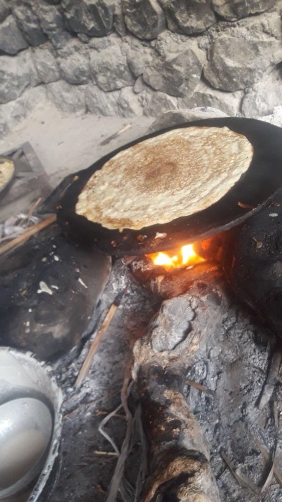 s86ryh's tweet photo. صباح الخير حصريا من جزيره سقطرى خبز رقعيات بلهجه سقطريه. للفهم خبز جباب بلهجه الاماراتيه 😋يابختكم ي محلى جوكم يا اهل سقطرى ليتني عندكم 😩💔ع قولت ميحد يقول :ليتني غيمه ف سماكم 
جان بمطر في حويكم💜! https://t.co/EfMO8CbYij