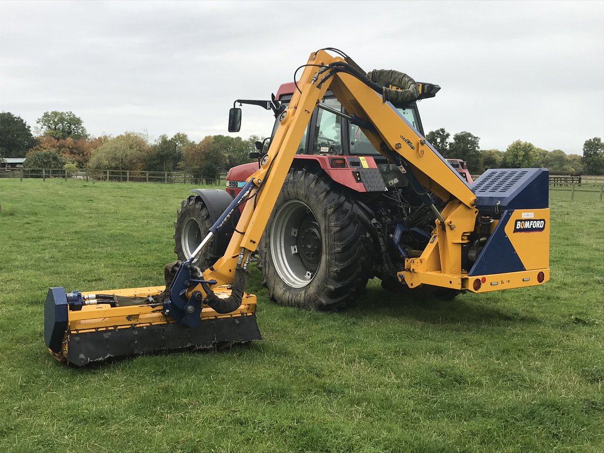 njagservices's tweet photo. It’s not all LED lights here also offer a hedgecutting service with a 6m reach Bomford Falcon #bomfordturner
#njagriculturalservices #casemaxxum5150 https://t.co/uulgZEyfkS