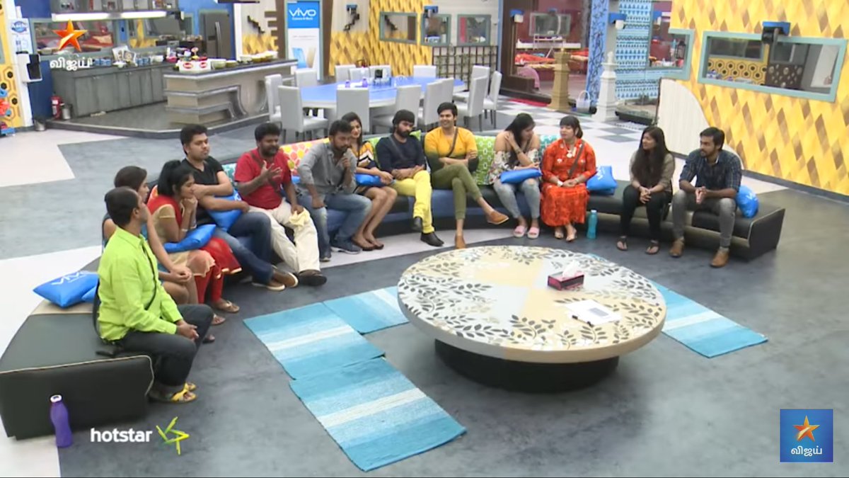 Mumtazarmy1's tweet photo. #sneghan giving respect to @ikamalhaasan...?? How he can blame our #Mumtaz. Shit to get advice from him. #BiggBossTamil2 #BiggBoss2Tamil #BiggBossTamil #MumtazArmy https://t.co/NXgn60uuur