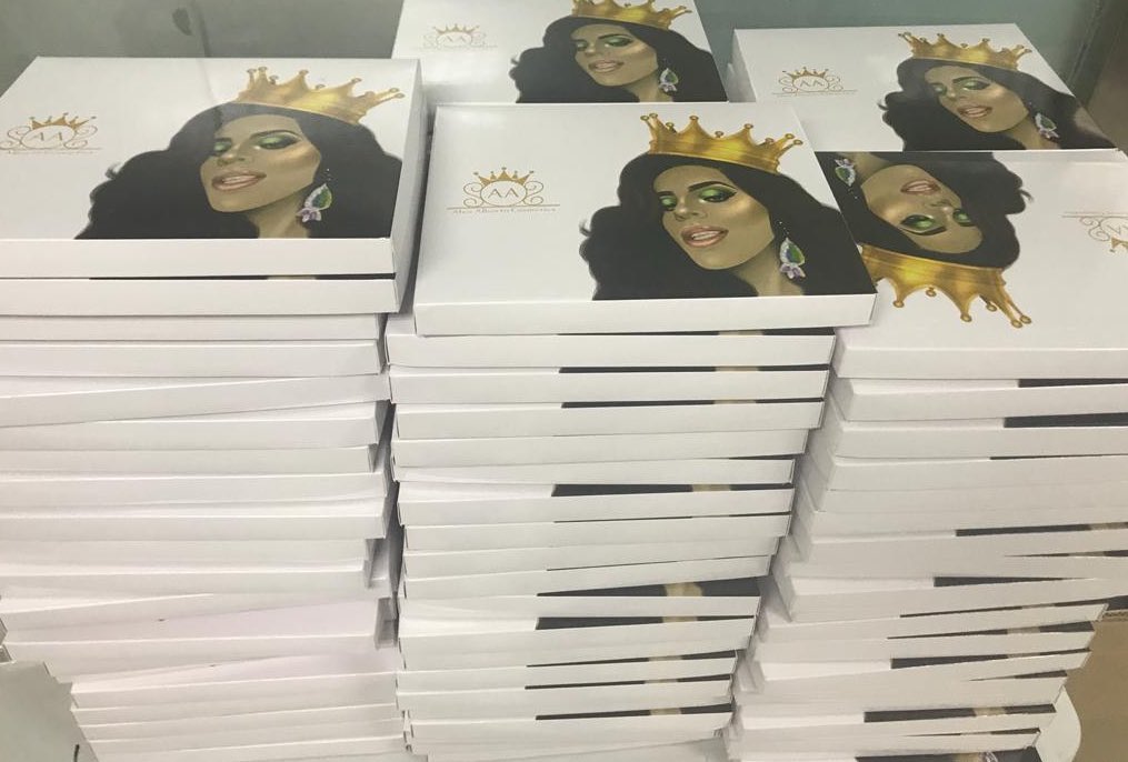 CosmeticsAlex's tweet photo. Packing these baby’s to send to their lucky owners. #Makeup #makeuplovers #NewMakeup #MakeUpBrand #EyeShadowPalette #Lipstick https://t.co/ymnY5ufWrW
