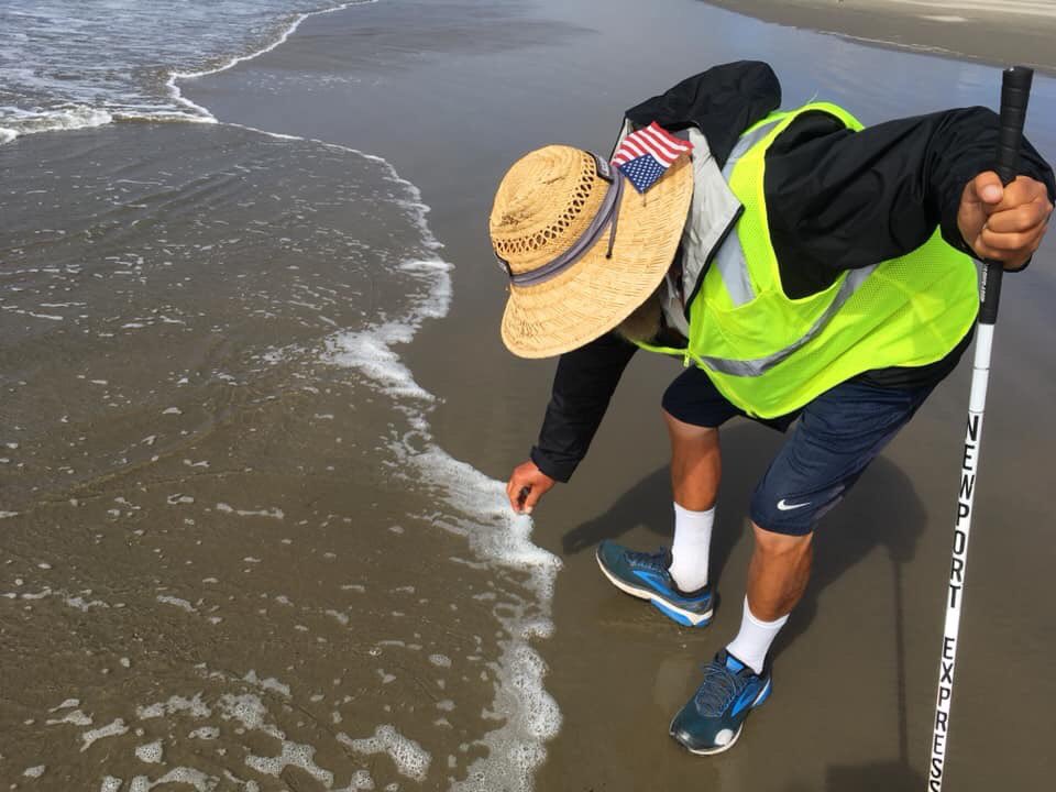 barkleymovie's tweet photo. Lazarus Lake is not just a man of words. He “walks the walk.” Today he finished a 3200 mile walk at the Pacific Ocean. He continues to amaze and inspire us mere mortals. (Photo Credit: Mrs. Lazarus Lake) https://t.co/U0rduaCXqq