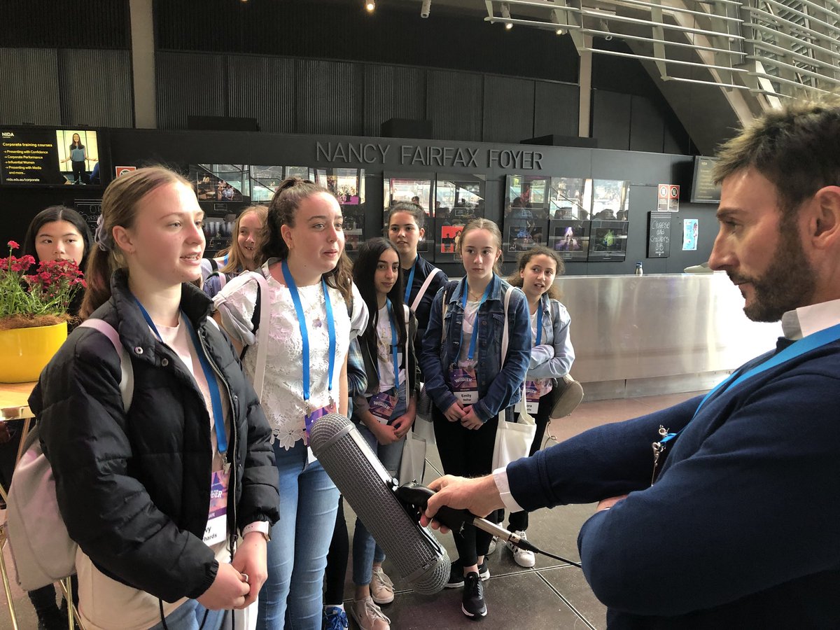 TeachersEducat1's tweet photo. @SSCommunicate inspiring confident, articulate thought-leaders #santainthemidde #wiredforwonder #AussieED #SSCMY8 https://t.co/1uAJrKkDGy
