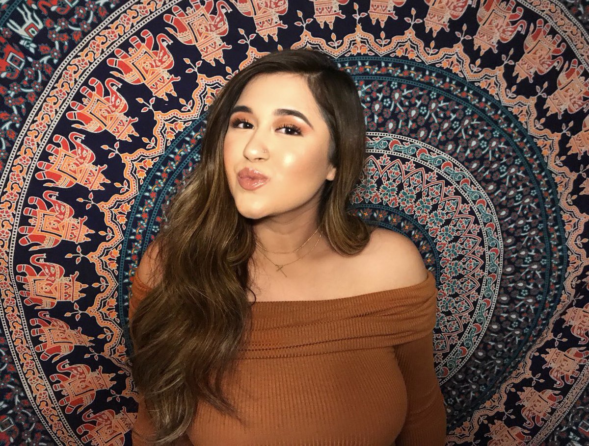 savannah_nanaa's tweet photo. Avi + Kisses 🧡 https://t.co/da9AxTNqgM