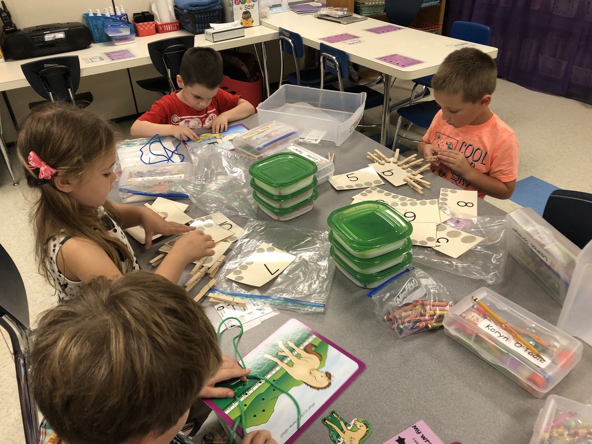 JRobinsonKinder's tweet photo. Practicing independence routines in K. #Daily5 #MathByMyself #ReadingToSelf https://t.co/UzWrxhHure