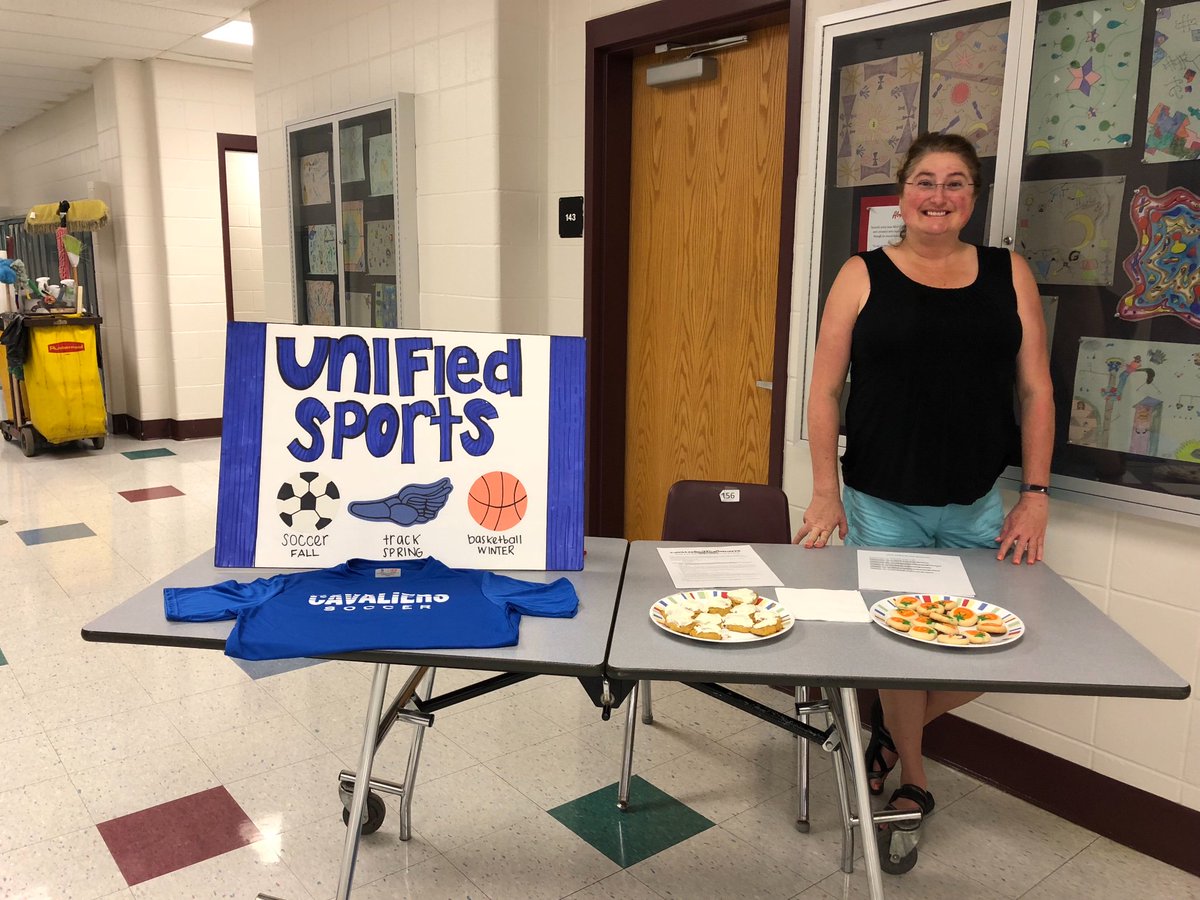 CandiceKHancock's tweet image. @HB_highschool had an open house format to meet parents  #positiveinput from parents #involved  #allIN