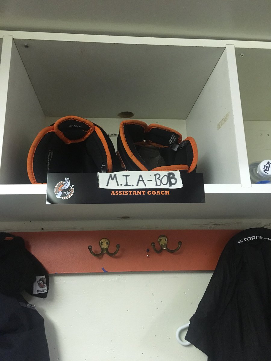 ezramcnabb's tweet photo. When @bob_fog skips work.... the @ClippersHockey coaching staff and I get worried #LetsGoBob #GetToWork https://t.co/QhMvY3Ad9O