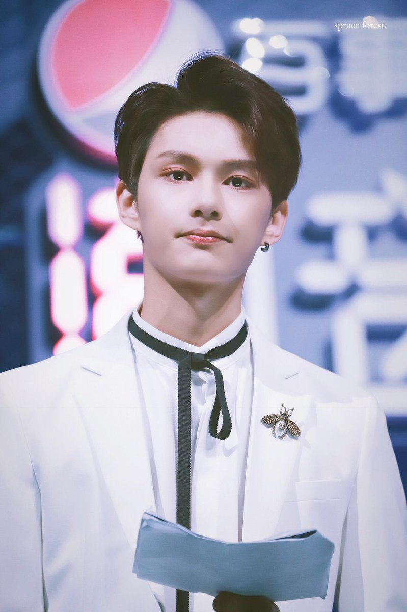 180913

#준 #문준휘 #文俊辉 #JUN #세븐틴 #SEVENTEEN