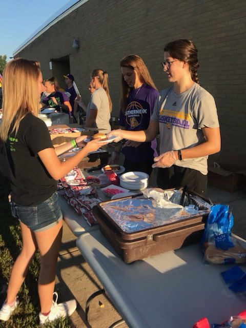 WIUWBB's tweet image. We had a great time helping out at Family Fun Night at Lincoln Elementary! #MacombIsHome #WIU