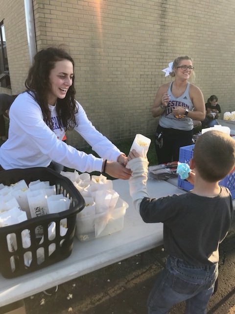 WIUWBB's tweet image. We had a great time helping out at Family Fun Night at Lincoln Elementary! #MacombIsHome #WIU