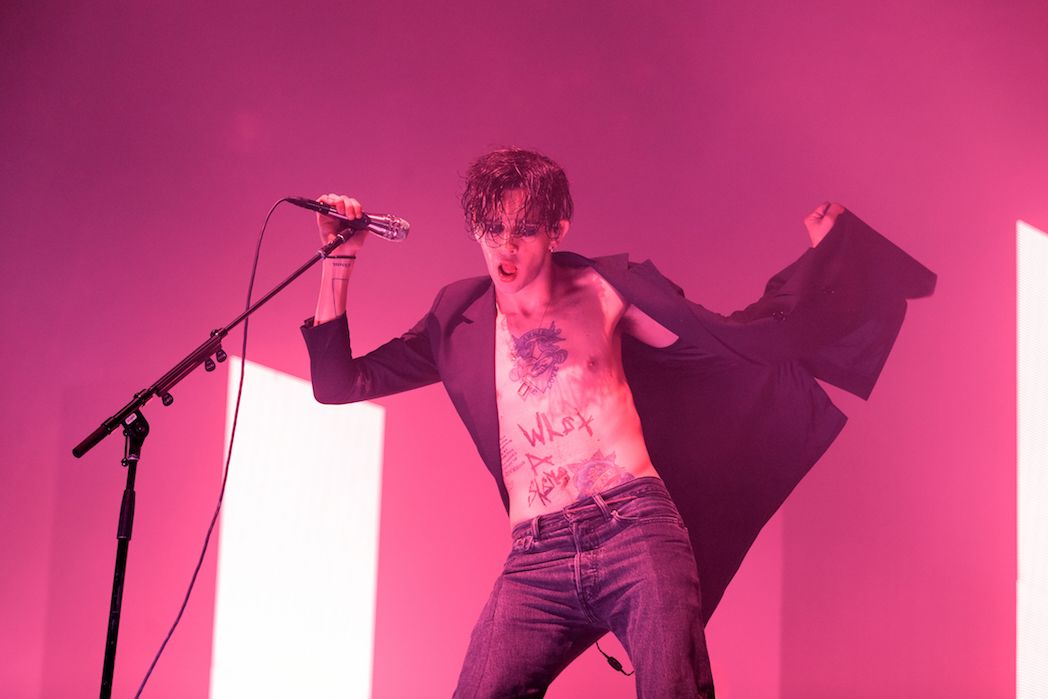 RollingStone's tweet photo. Hear the 1975’s tender song "Sincerity is Scary" https://t.co/RZCuZDpjWK https://t.co/UiWcY7uyNT