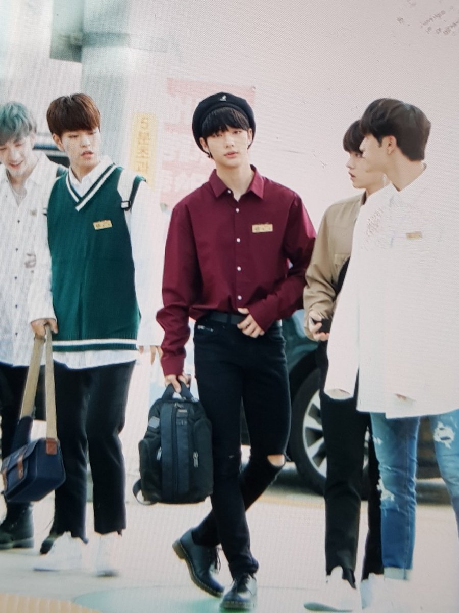 Heart_toHyunjin's tweet photo. 180914 인천 출국 

현진이....ㅜㅜㅜㅜ오늘 착장.....
최고......모델...... 하아...... 

#StrayKids #Hyunjin #HYUNJIN #스트레이키즈 #스키즈 #황현진 #현진 #IamWHO https://t.co/DuEs0JXBvN