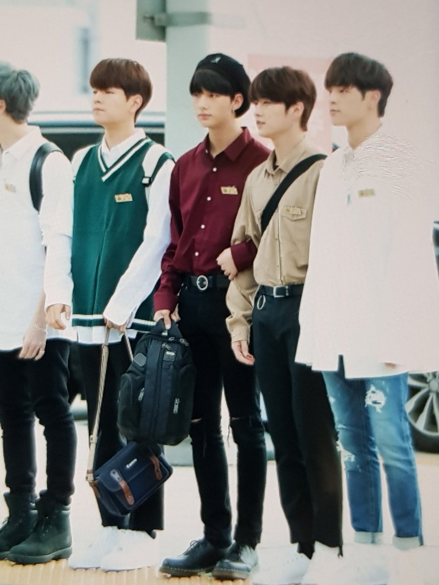 Heart_toHyunjin's tweet photo. 180914 인천 출국 

현진이....ㅜㅜㅜㅜ오늘 착장.....
최고......모델...... 하아...... 

#StrayKids #Hyunjin #HYUNJIN #스트레이키즈 #스키즈 #황현진 #현진 #IamWHO https://t.co/DuEs0JXBvN