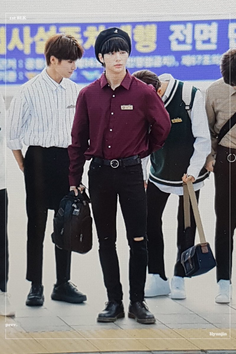 The1st_Black's tweet photo. 180914 인천공항
#Hyunjin #현진 
#StrayKids #스트레이키즈
#IamWHO #MyPace #갑분싸 #UNVEIL https://t.co/GXZdkSPsxK
