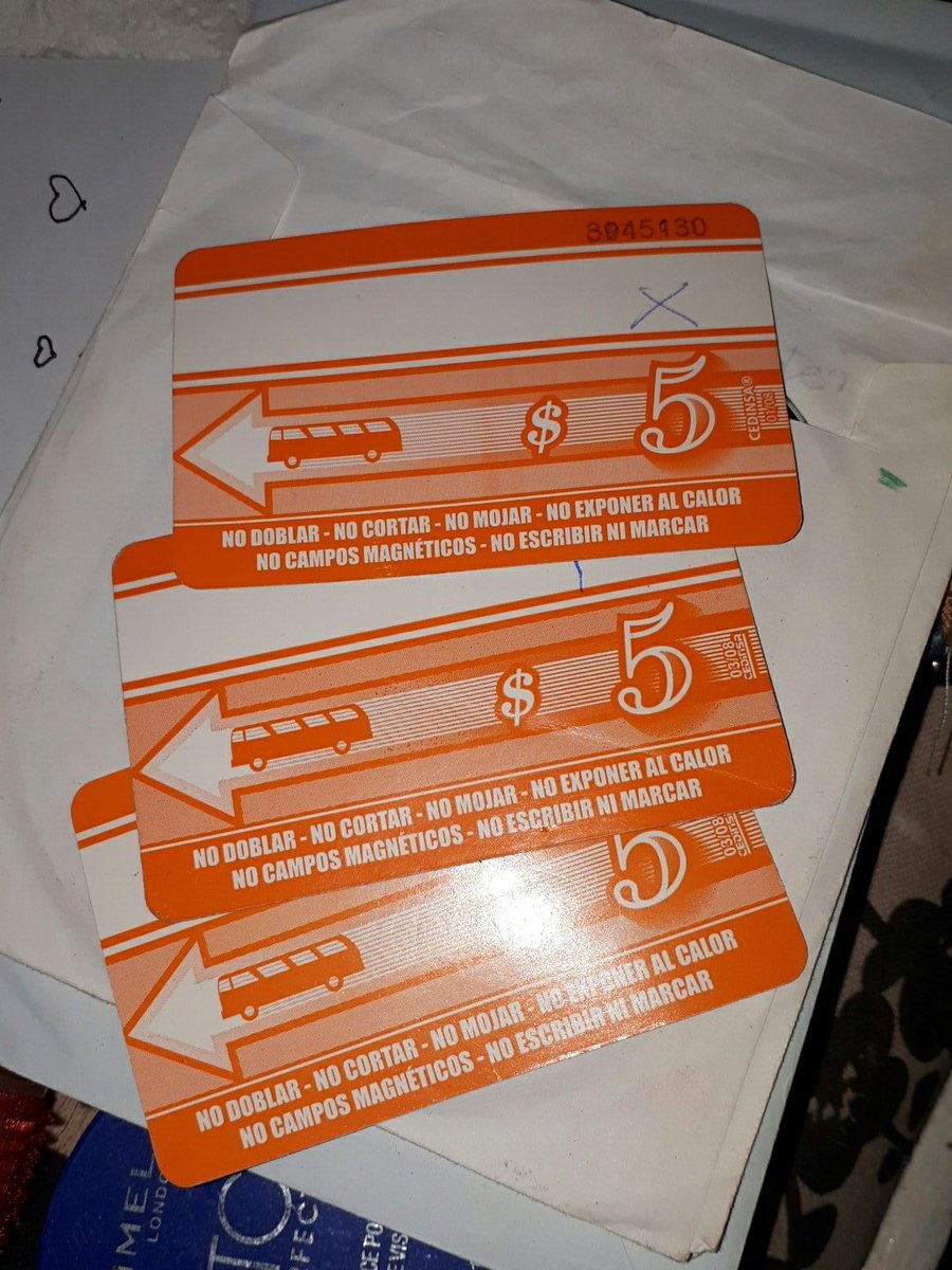 FloriPala's tweet photo. - Ctos años tenés?
- Estas eran las tarjetas del cole... https://t.co/W6vutxEuAu