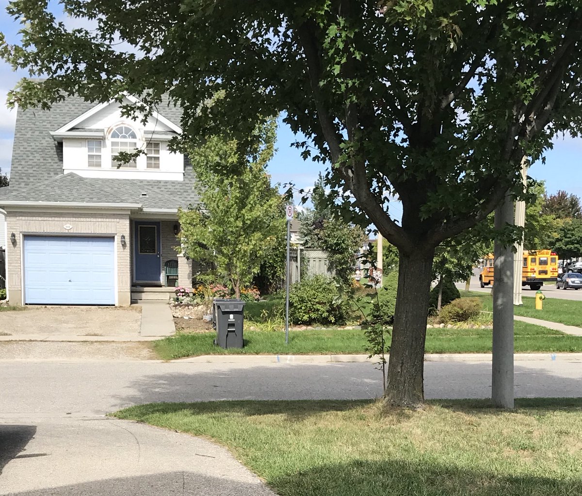 fatboytman's tweet photo. Thanks @CamGuthrie @cityofguelph @gpsmedia I heard the morning was rough with swearing, tickets and unhappy drivers. I know itβs only 1 day but itβs a start. This is what it looks like when school lets out. #ThankYou #ticketsissued #safewalkhome #nobatman https://t.co/o0sOuzzPPF
