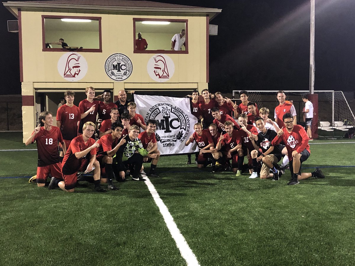cg_sports's tweet image. CG boys soccer claimed the MIC title for the first time in six years earlier this evening with a 4-2 win over Lawrence North. Goals were scored by Jake Youngstafel (3) and Jackson Neal (1). @cg_mens_soccer
