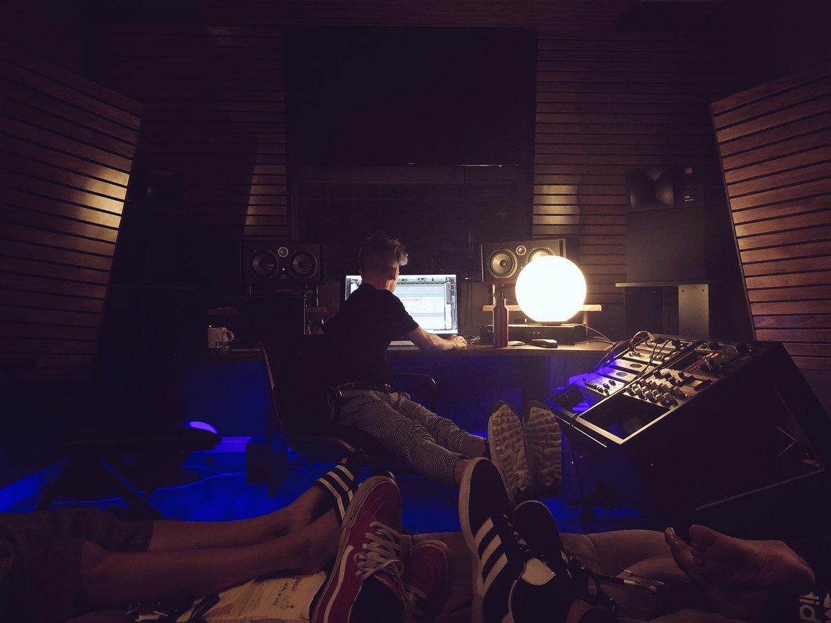 today we knocked out a nostalgic lil <a href="/TheFlavrBlue/">The Flavr Blue</a> x <a href="/BlimesAndGab/">Blimes and Gab</a> anthem 👣