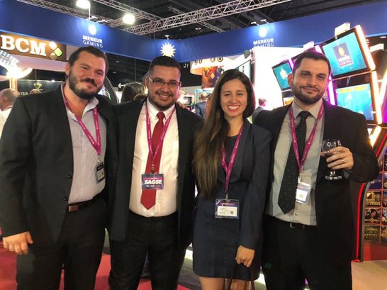 Afiliatevip's tweet photo. En @SAGSE_ba
Fernando Cortes @ThePlayngo
José Mesen y Daniel Gadea #CriptoBet junto a Irina Molina de @DonBestSports. https://t.co/YO90JsxDVG