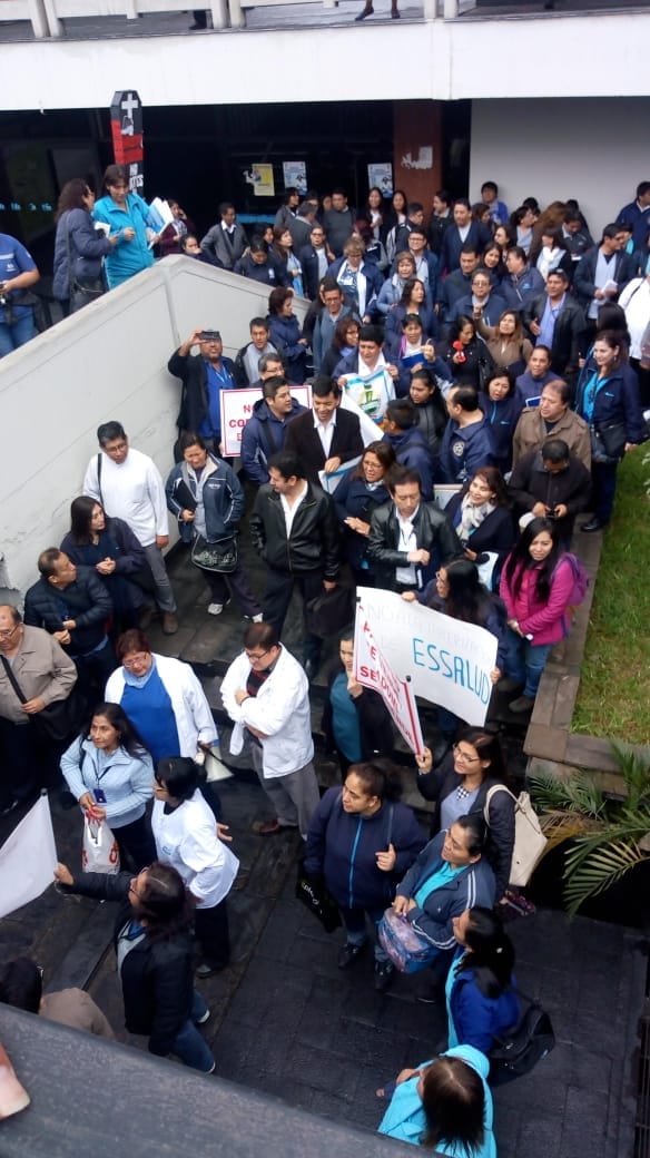 VGCMF's tweet photo. @FioreMolinelli los trabajadores @EsSaludPeru de #CruenEsSalud
Solicitamos se nos escuche y respeto a nuestras condiciones ante la #incertidumbre generada por los gerentes #Barredo #Carreño
#Ripalda #DesactivaciònDelCruen 
@SinesssPeru @SINAMSSOP1 @msalazarcongres https://t.co/04t9mSrP4W