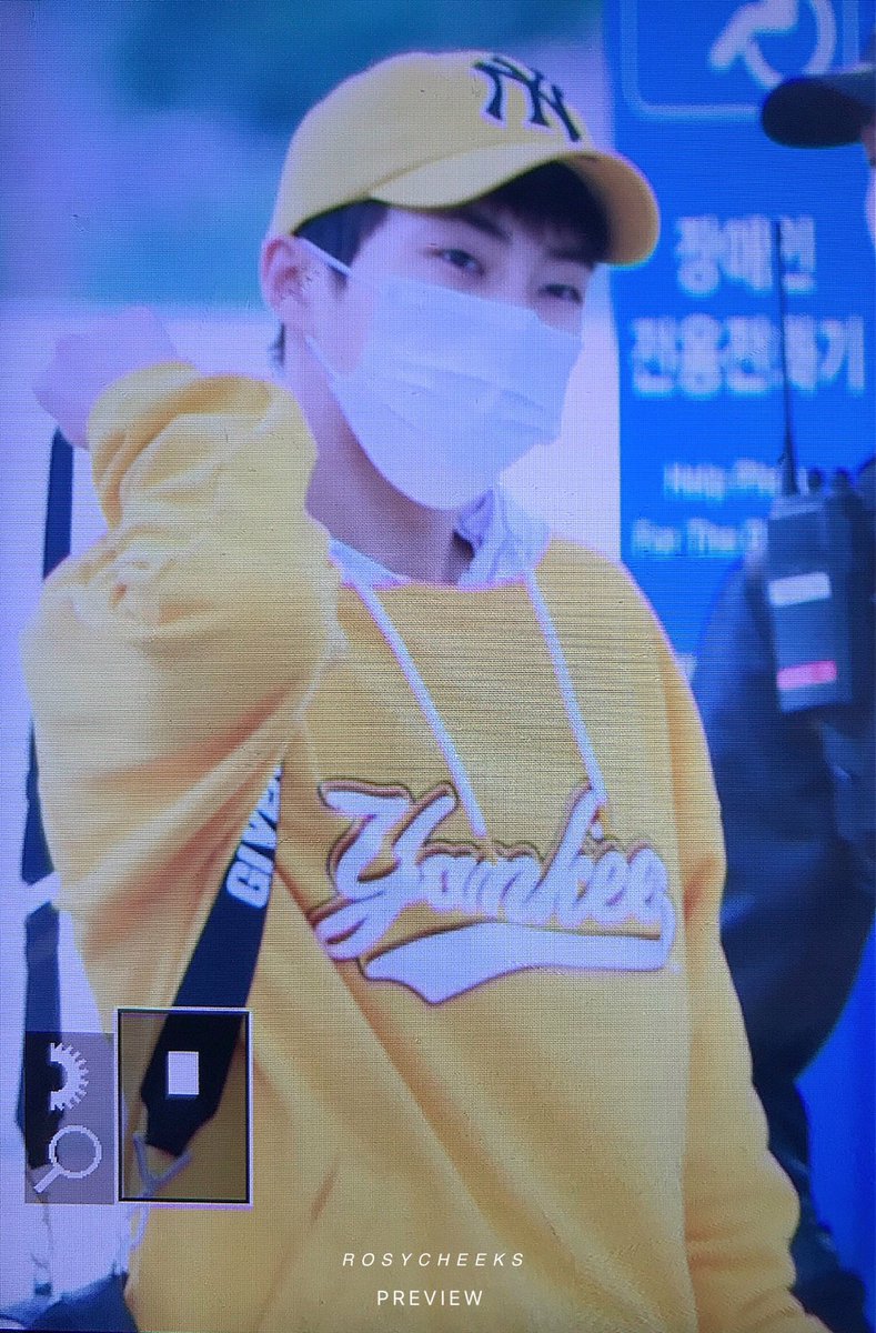RosyCheeks326's tweet photo. 180914 #시우민 #민석  출발✈️✈️✈️❤️❤️❤️❤️❤️❤️❤️ https://t.co/3Y89riTOcv