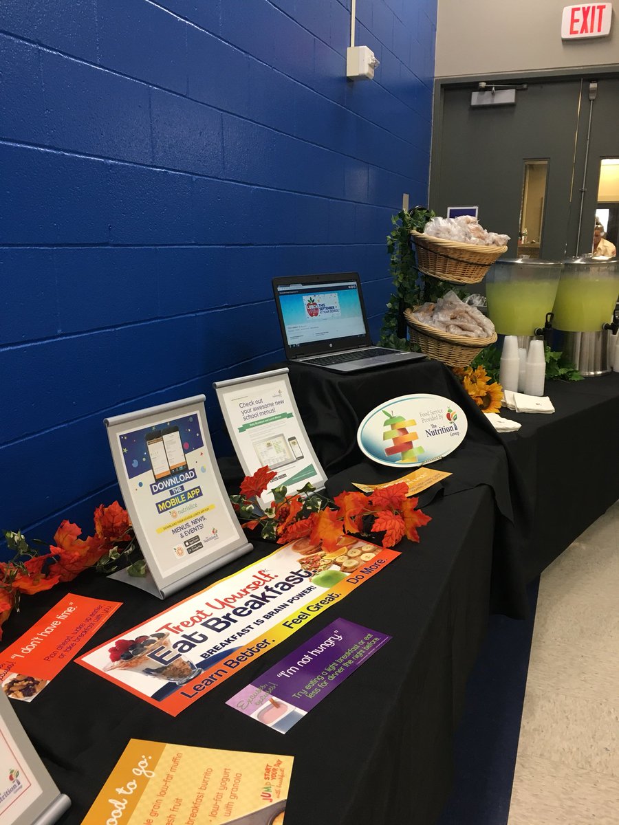 rasdcafe's tweet photo. Open House at Rochester this evening...what a crowd! 🍋🍪@Teamcassidy1 @TNGMadPres @RASD_Admin @RochesterASD @TNG_Corporate https://t.co/RIo8scpA4X