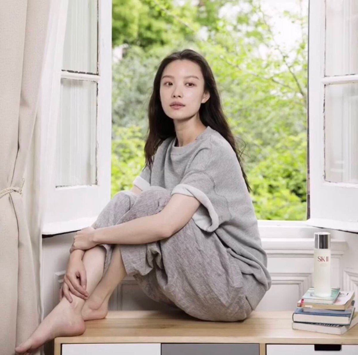 NiNiVStudio's tweet photo. #倪妮 #倪妮SKII全球代言人
#NiNi #BareSkinProject
Natural beauty 🌿 https://t.co/pbwURXbtUF